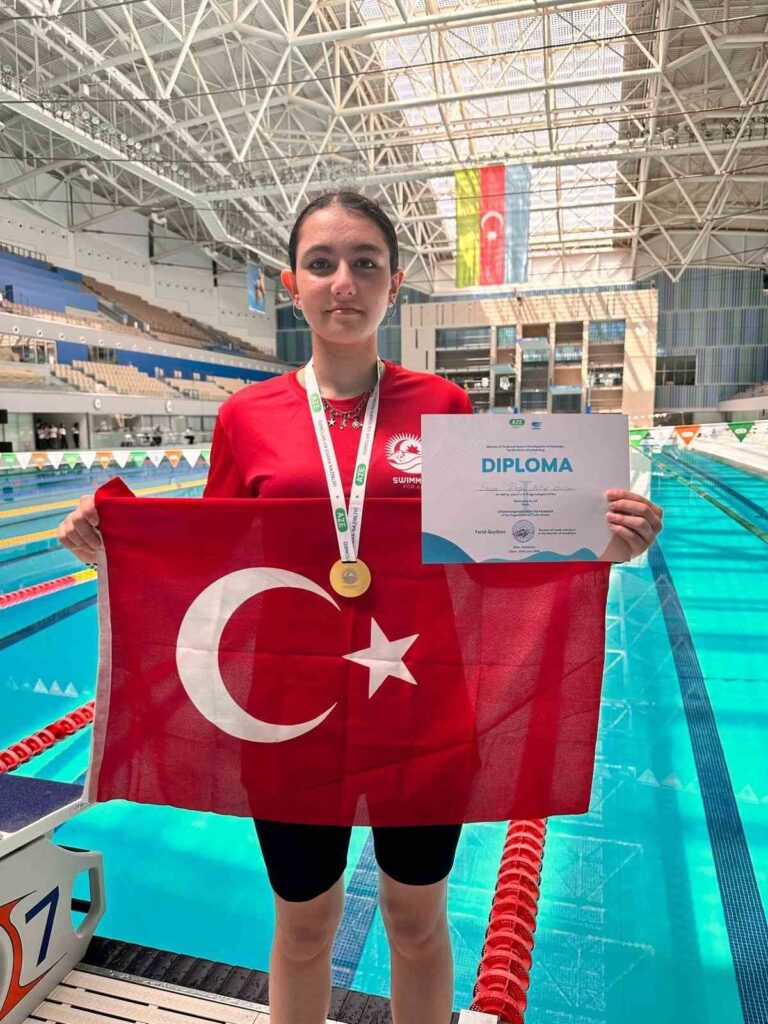 Successful swimmer Emine brought a gold medal from Baku to Denizli