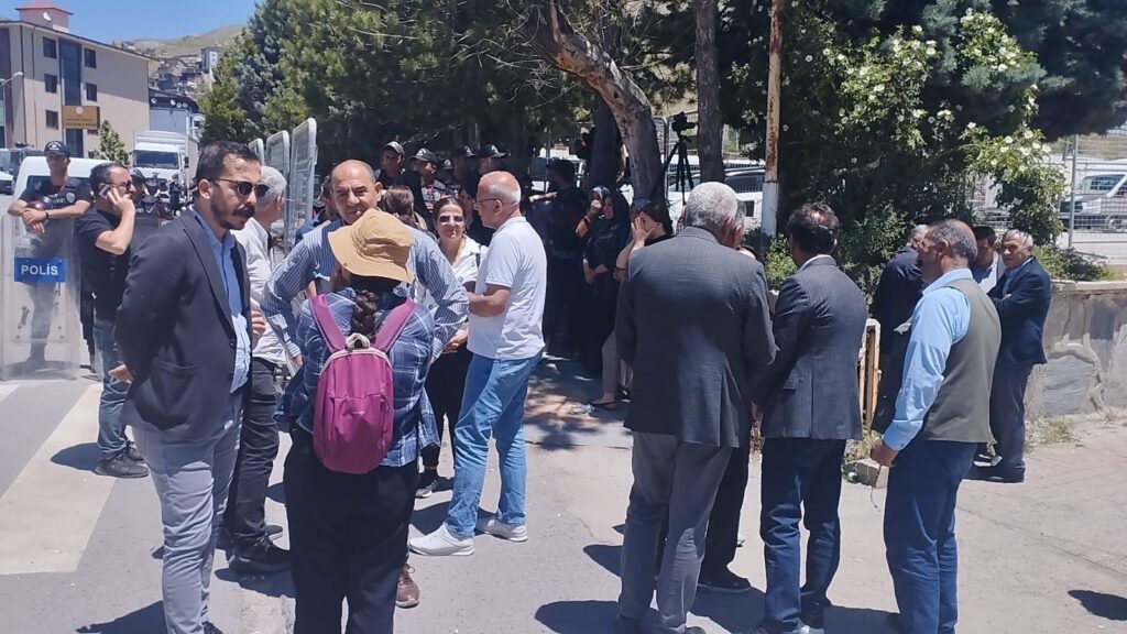 The trial of the Mayor of Hakkari, Akış, has begun