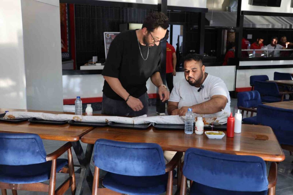 160-kilogram Gypsy trying to eat a 1.5-meter kebab: ‘A normal person could never eat this’