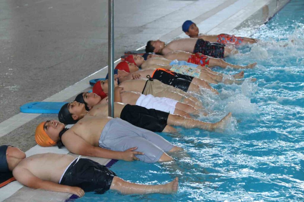 600 students will learn swimming in Bitlis.