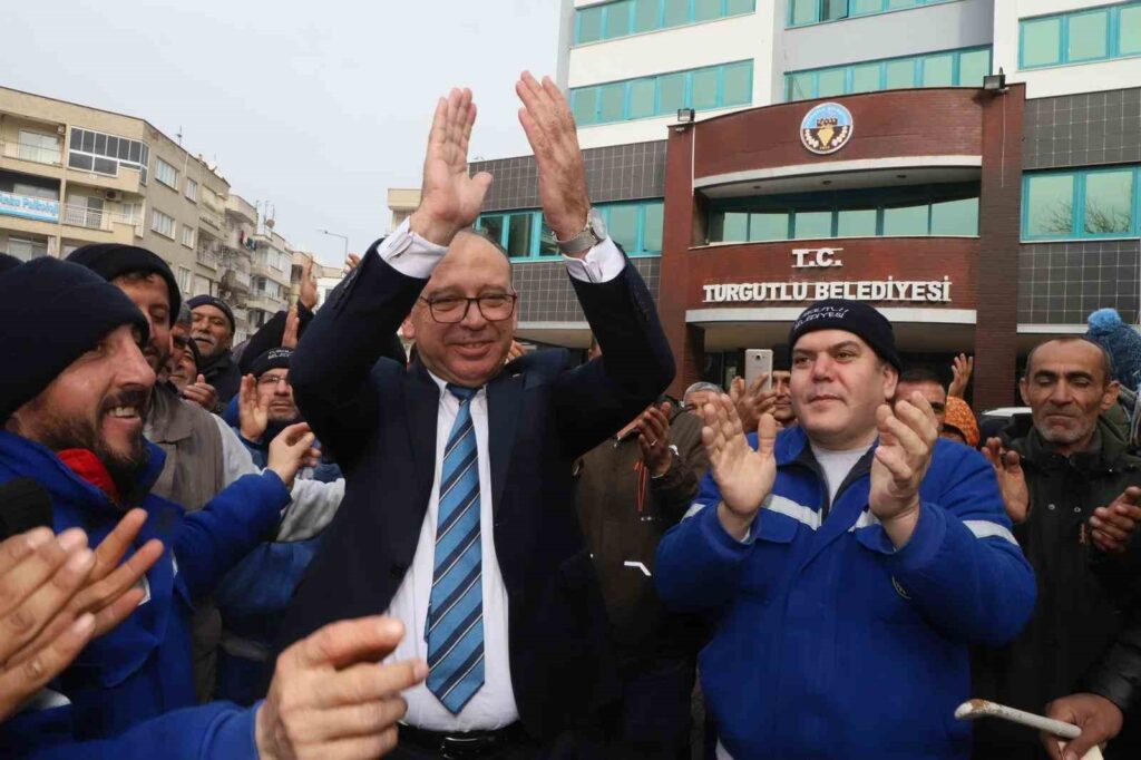 A 24.73% increase in municipal staff salaries in Turgutlu.