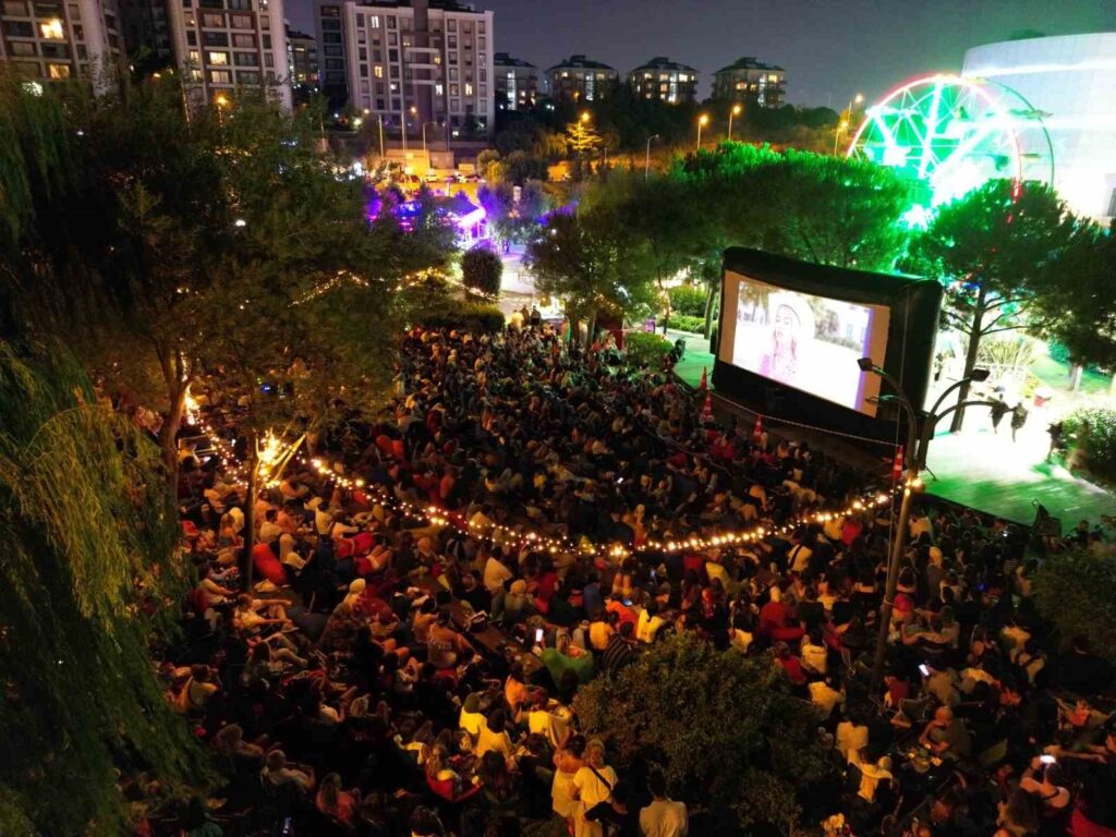 Akasya Open Air Cinema is starting.