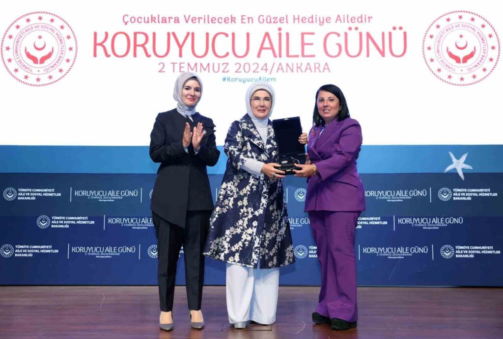 Emine Erdoğan met with Heart Ambassadors and foster families: