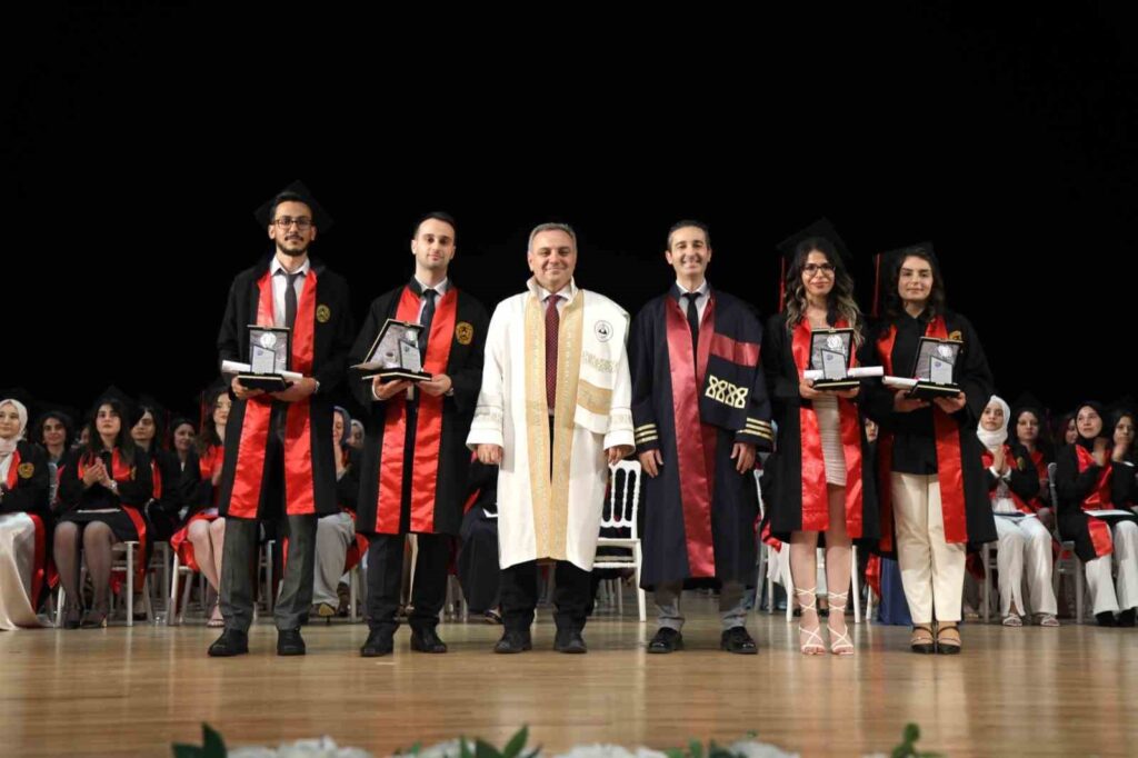 ERU Faculty of Medicine graduated the 50th term students.