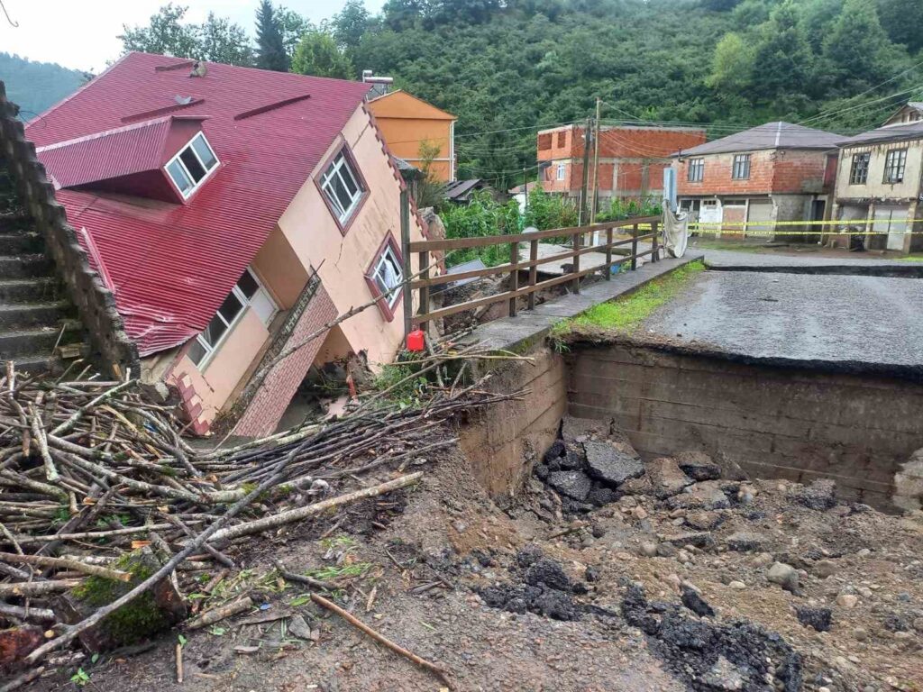 Heavy rainfall in Giresun caused floods and landslides.