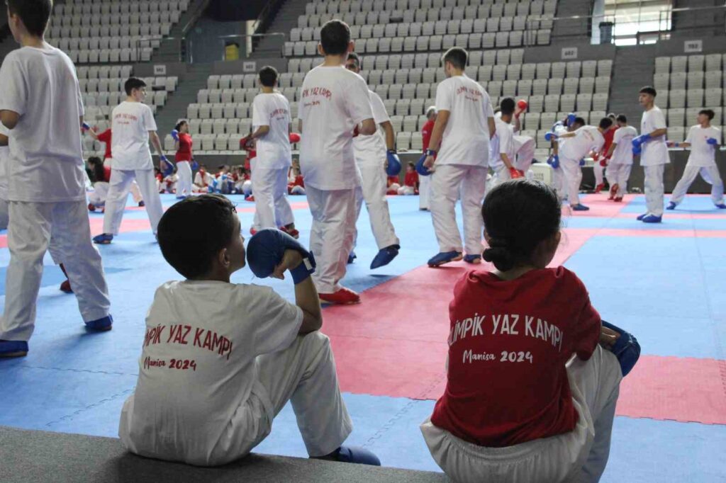 Karate athletes who were not selected for the Olympics have entered a training camp in Manisa
