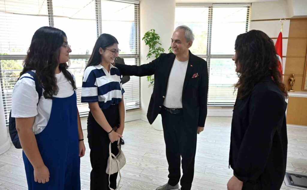 Kocagöz hosted Naz, the first-place winner of LGS in Turkey, at his office