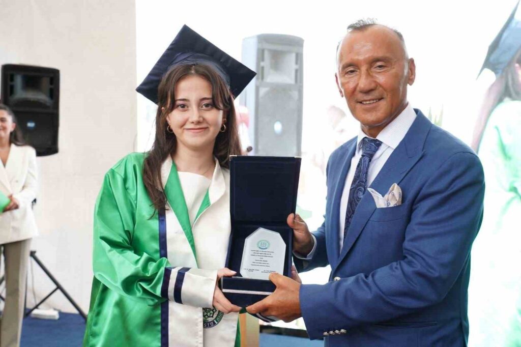 KOSTÜ gave its first graduates on a faculty basis, as the young students received their final lesson from the Chairman of the Board of Trustees, Emiroğlu.