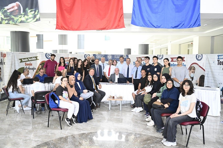 Rector Savaş met with prospective students during the Uşak University Preference Days