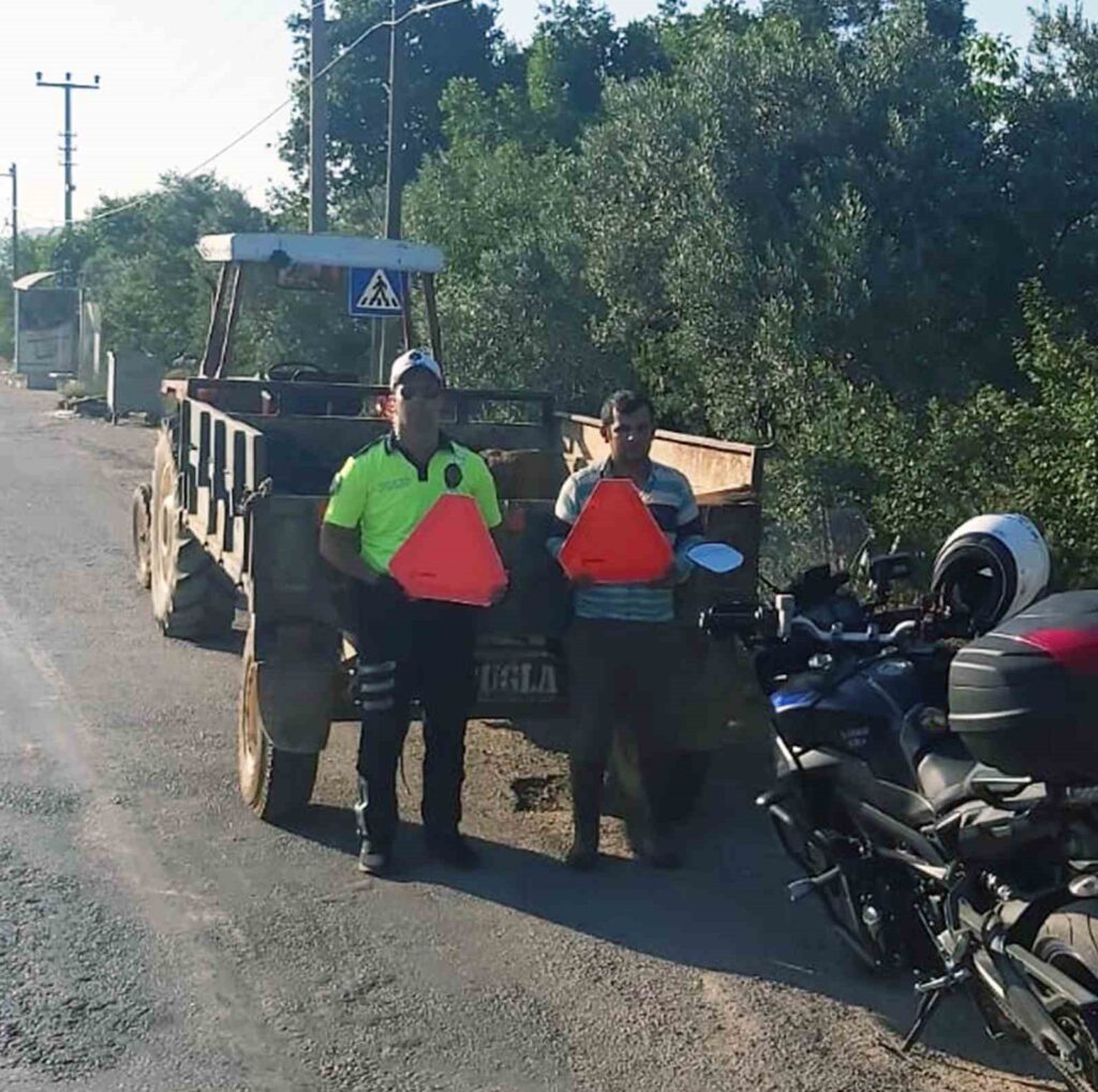 Reflectors inspection by traffic officers