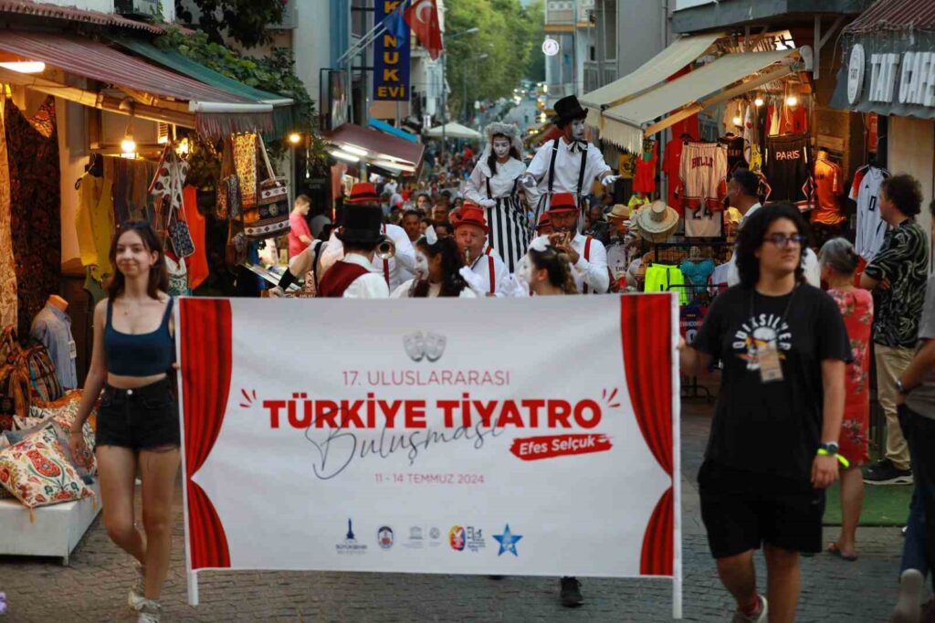 Selçuk met with the theater.