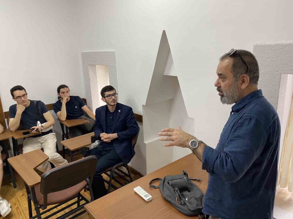 Students are exploring Istanbul in the project ‘Do You Know the City You Live In’ at the Paris Yunus Emre Institute.