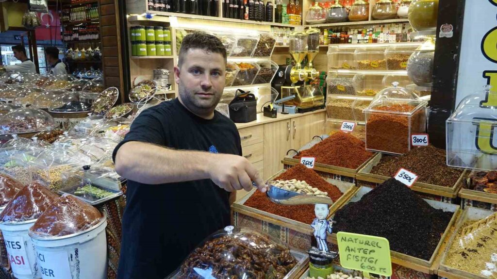 The influx of tourists in Gaziantep brought a smile to the faces of the shopkeepers.