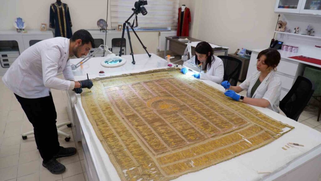 The Ottoman flag is being carried to the future by skillful hands.
