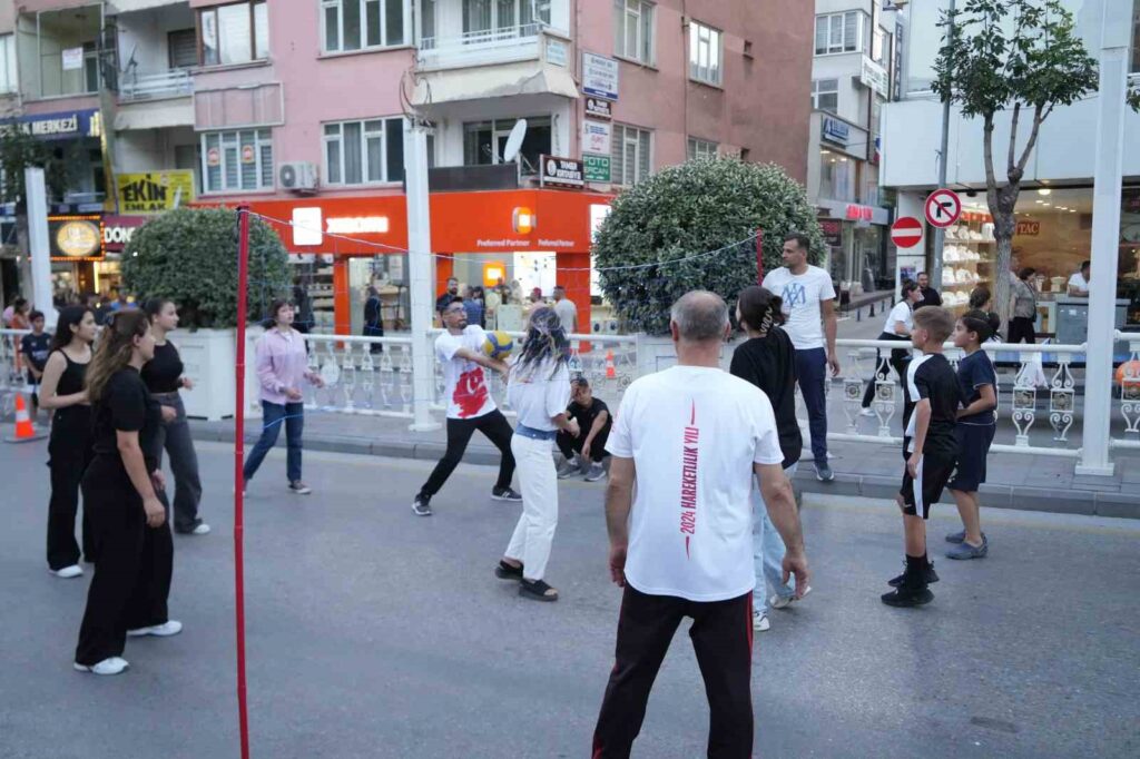 The Sports Festival and Niğde Half Marathon event has started in Niğde.