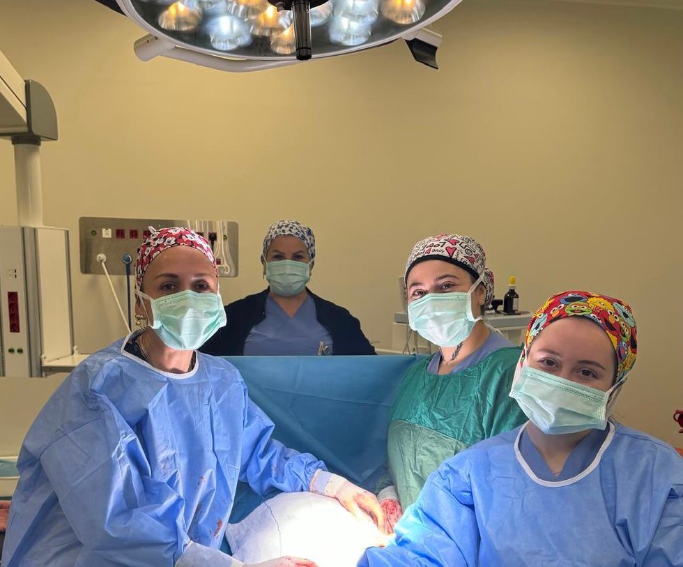 32 fibroids were removed from the uterus of a 40-year-old woman in Istanbul.