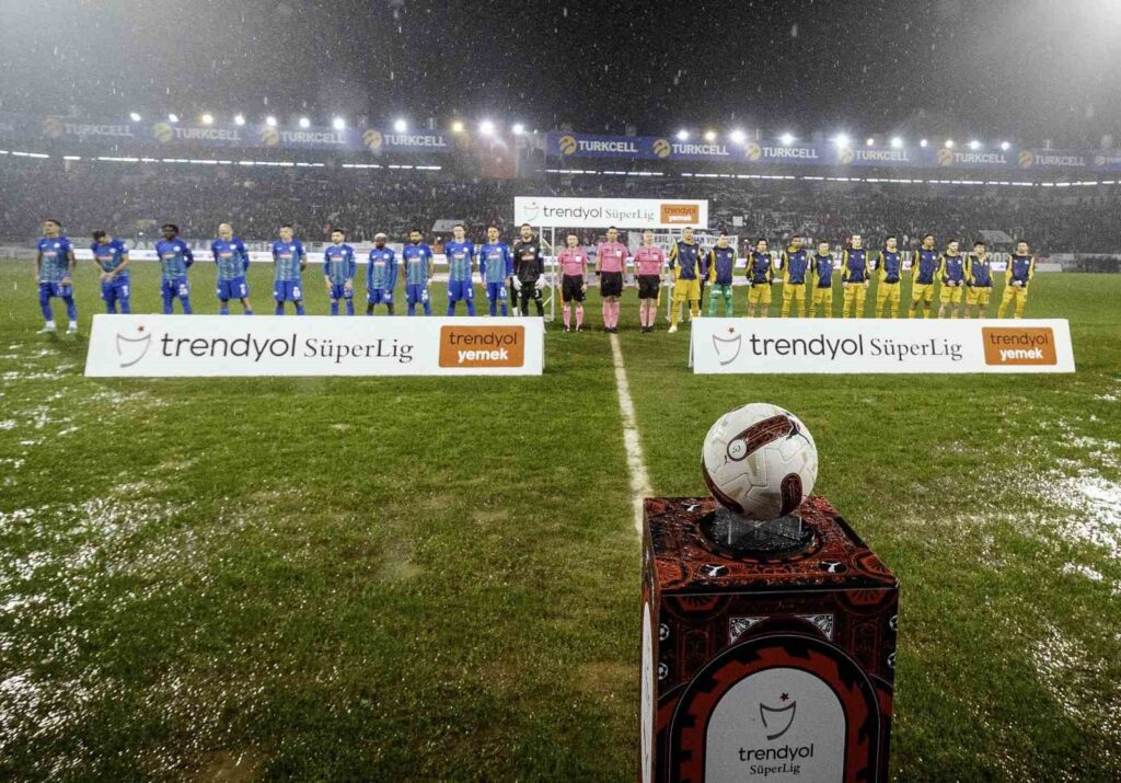 Çaykur Rizespor and Fenerbahçe meet for the 45th time.
