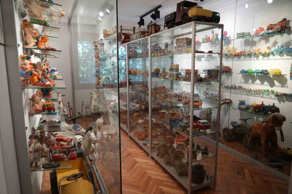 In the nostalgia collection museum located in Istanbul, 15 thousand different products are on display.