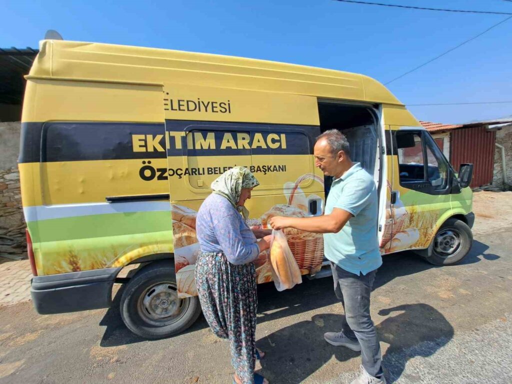 Koçarlı Municipality has started selling public bread.