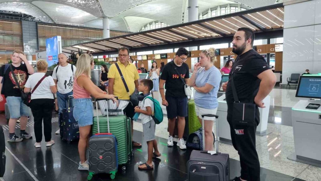 Passengers to Montenegro whose flights were canceled have been waiting at Istanbul Airport for two days.