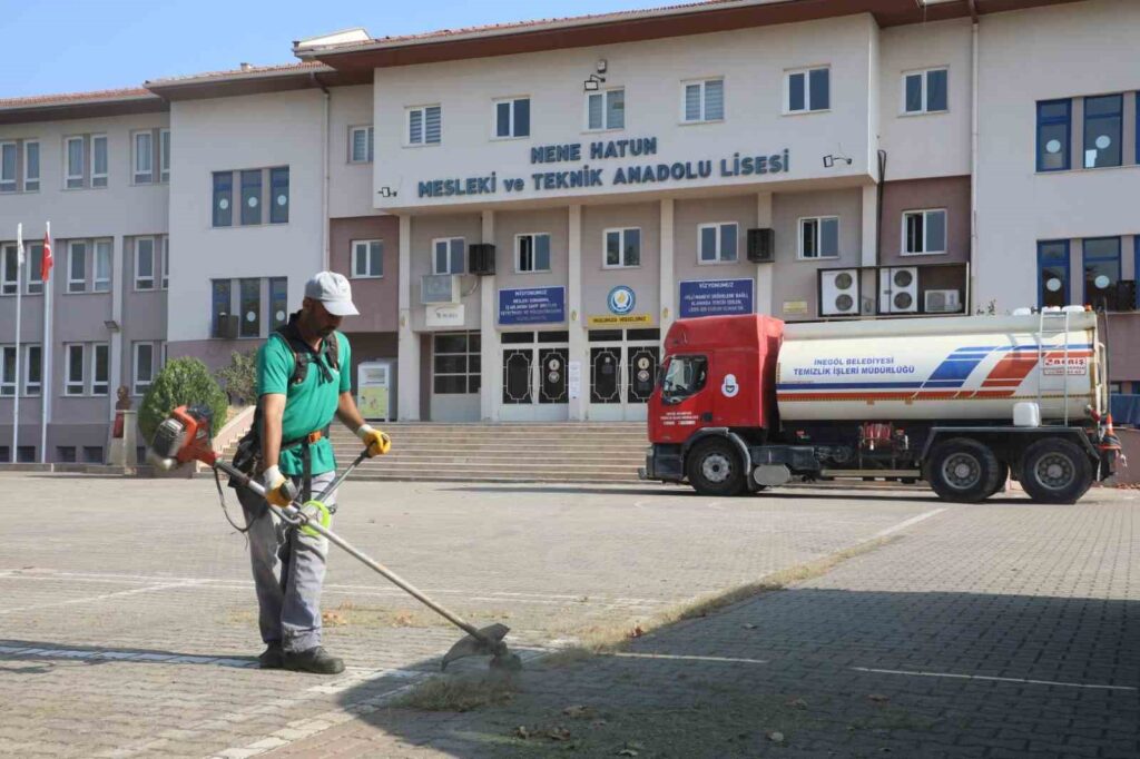 Schools in İnegöl are preparing for the new academic year.