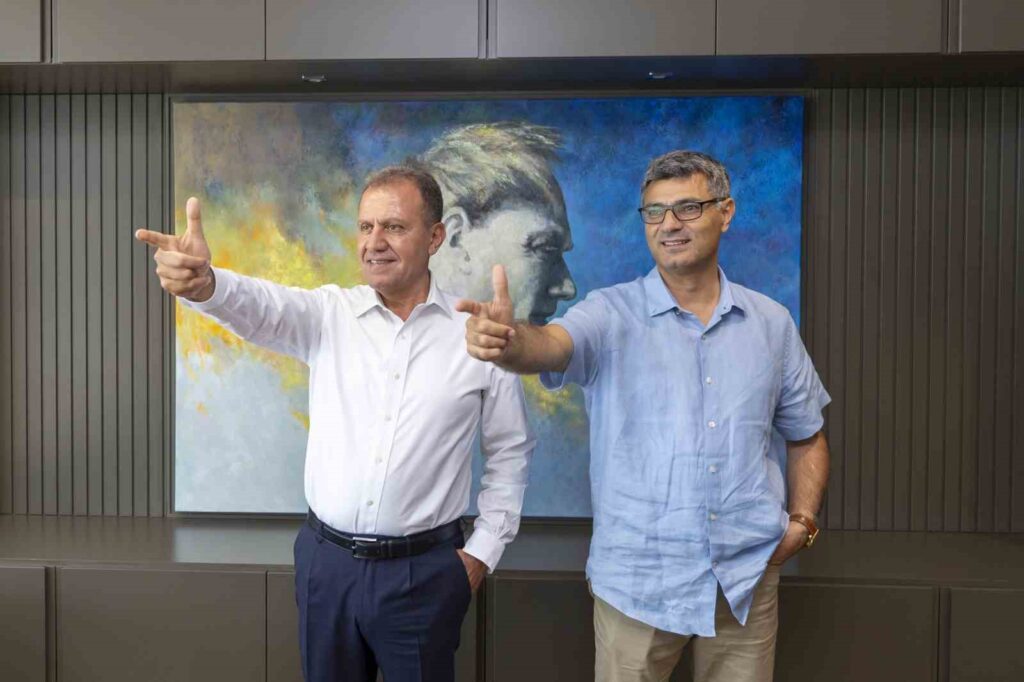 Yusuf Dikeç and President Seçer posed together for the iconic photo that the world is talking about.