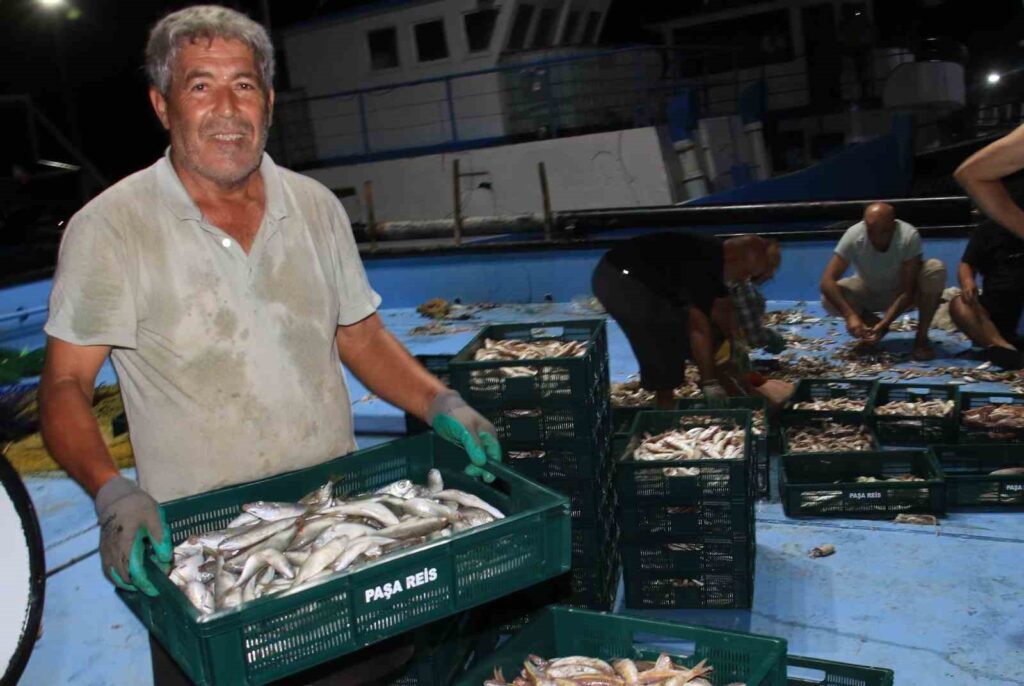 Fishermen who set sail for the Mediterranean saying ‘Vira Bismillah’ have started the season abundantly.