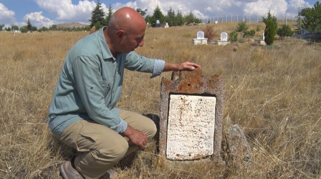 The graves of thousands of soldiers who were martyred in the Battle of Sakarya are waiting to be found.