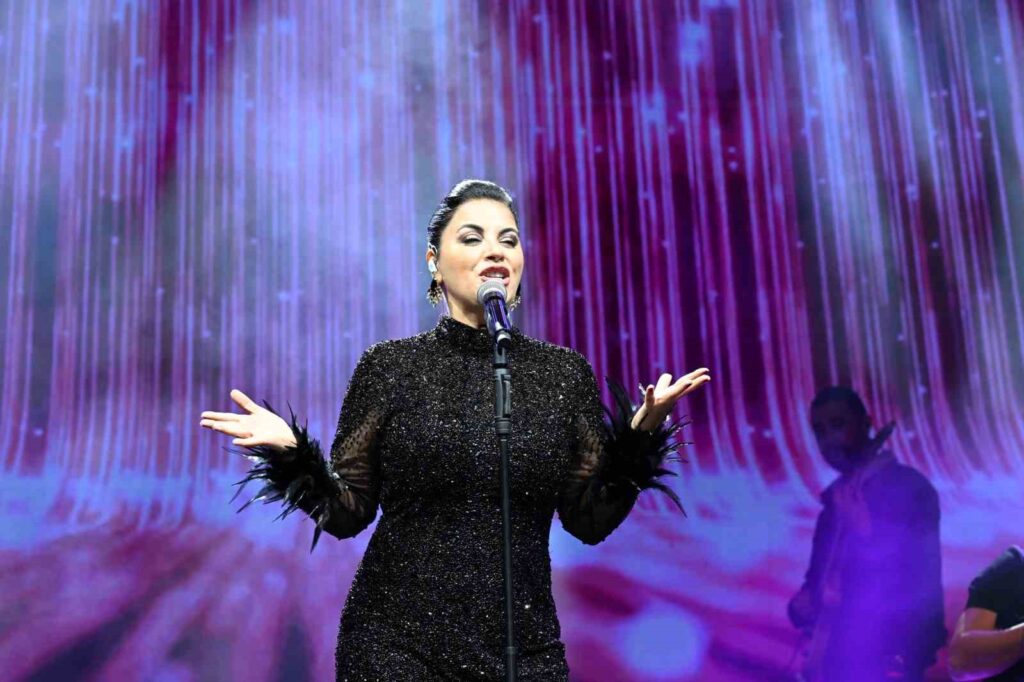 A concert by Zara in Aksu organized by the Metropolitan Municipality.