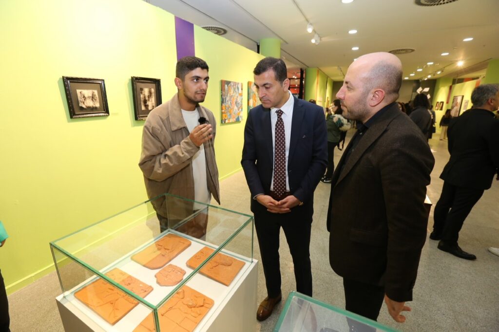 Kucukcekmece Municipality presented the “Out of Line” exhibition for the appreciation of art lovers.
