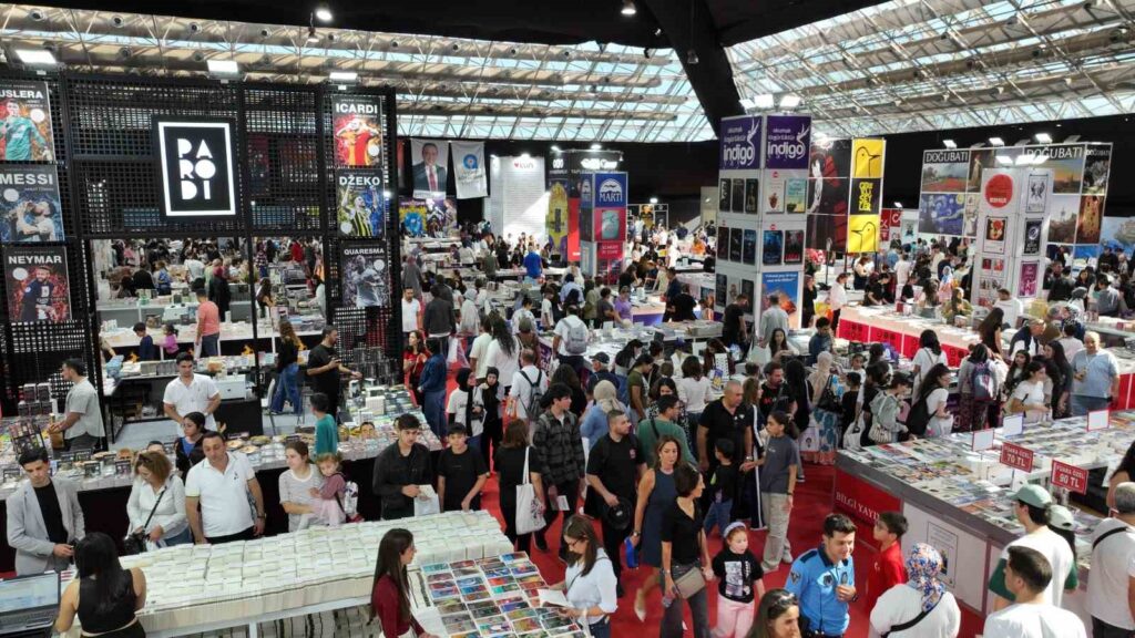The Antalya Book Fair is experiencing an influx of visitors.