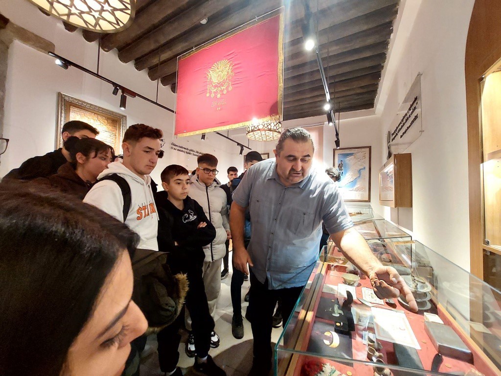 The Çanakkale Museum is open on Republic Day.