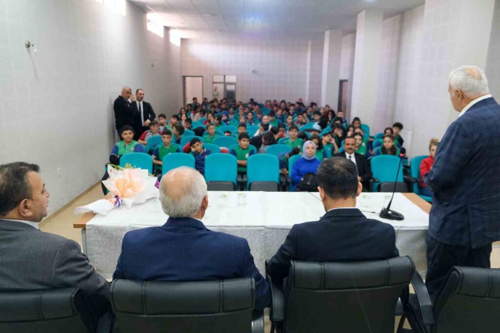 The first career introduction meeting was held at Şehit Mehmet Erdoğan Secondary School.