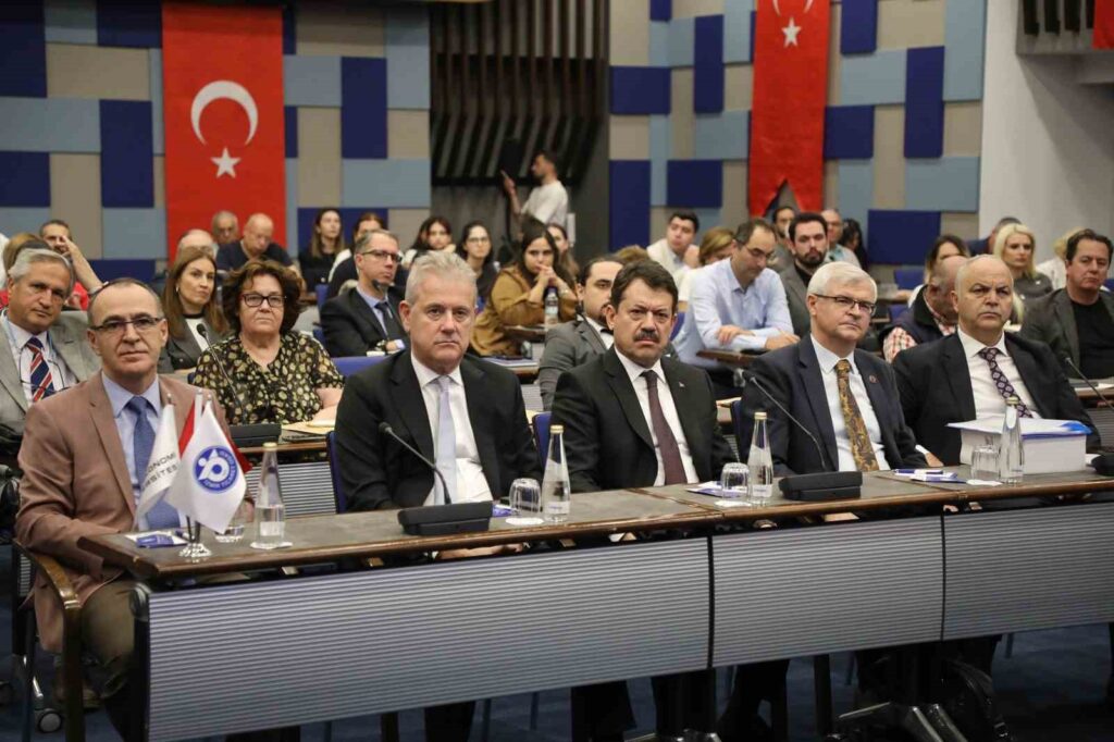 The symposium addressed rental disputes and solutions.