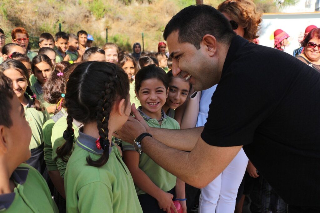 In Kuşadası, Mayor Günel is supporting education.