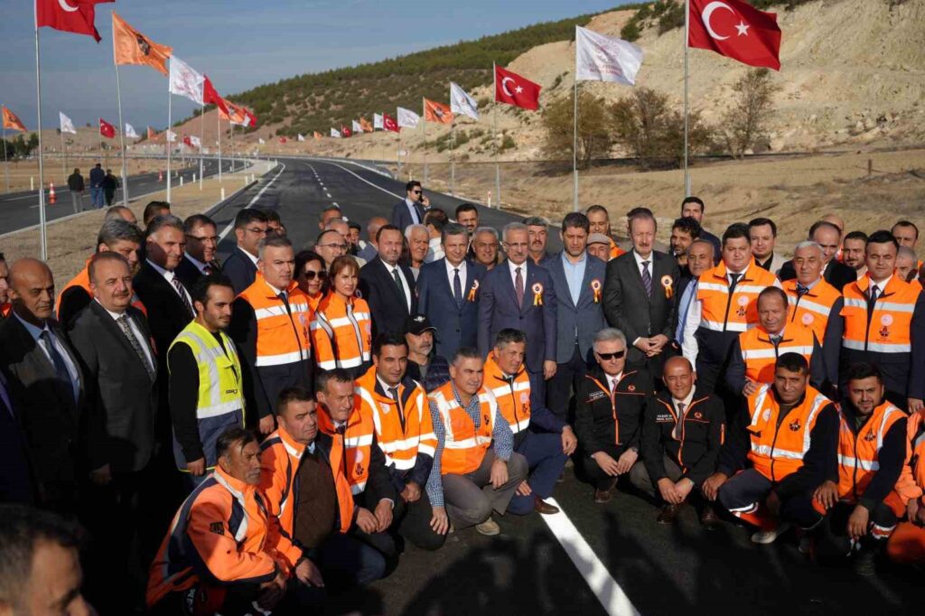 Minister Uraloğlu: “By establishing the shortest transportation opportunity between Central Anatolia and the Western Mediterranean, we will ensure faster and more comfortable transportation between the inner parts of our country and the southern regions.”