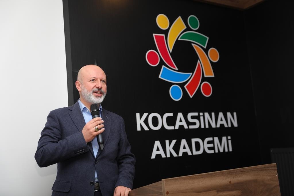 President Çolakbayrakdar said, “All colors of life meet at Kocasinan Academy, from 7 to 70.”