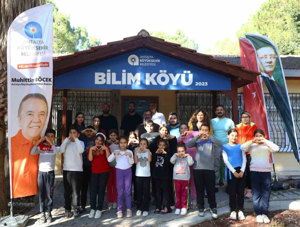 Students from Antalya are spending their mid-term breaks at Science Village.