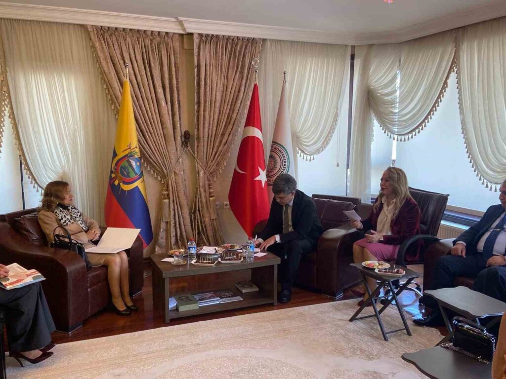 The Ambassador of Ecuador and the SANKON meeting discussed Turkey-Ecuador economic and trade relations.