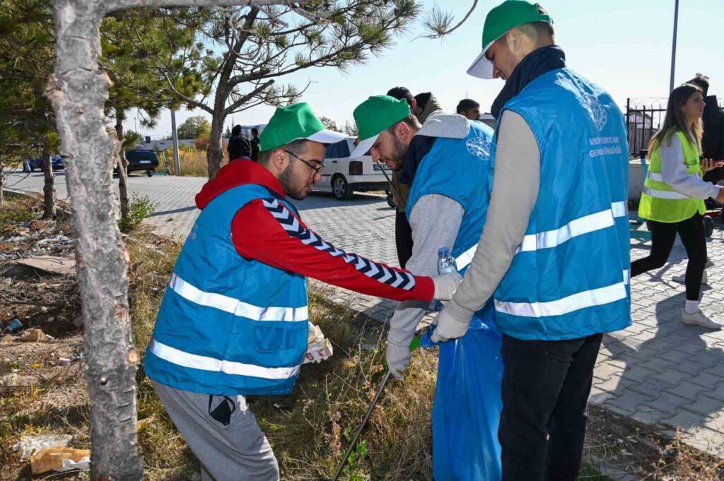 The “Clean Neighborhood Clean Selçuklu” events are ongoing.