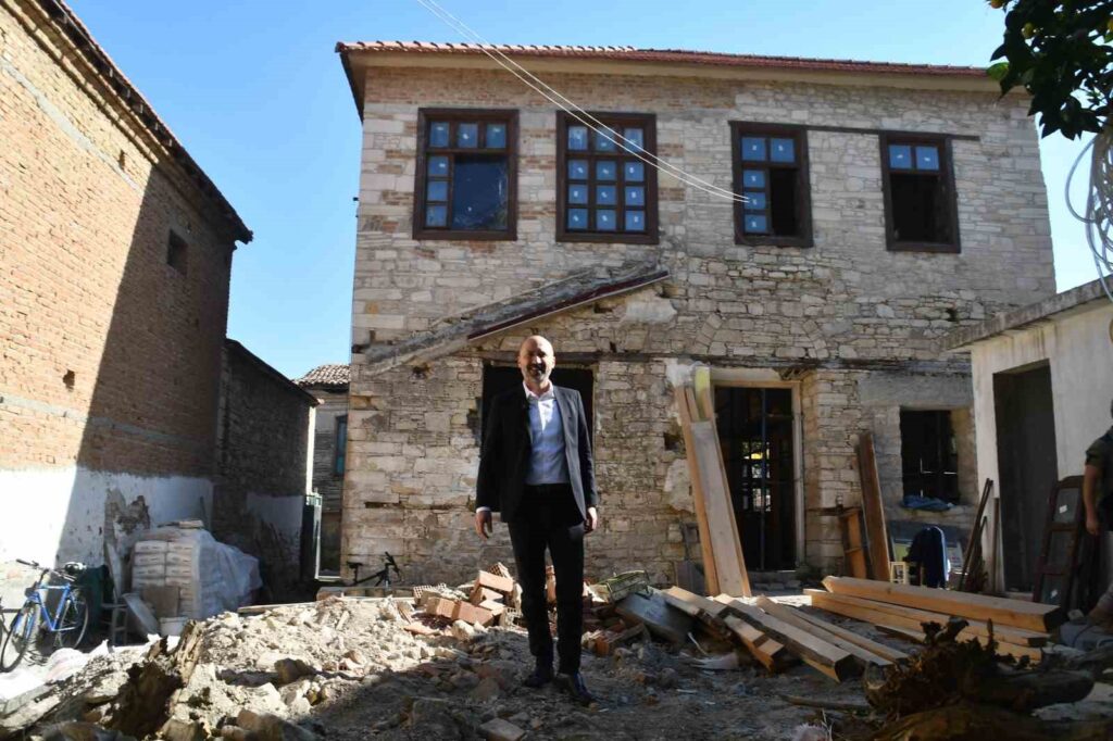 The historical structure in the Kemalpaşa neighborhood of Söke will be revitalized.