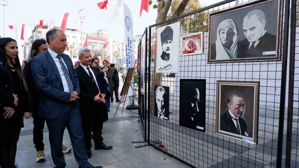 The images depicting Atatürk evoked emotional moments.