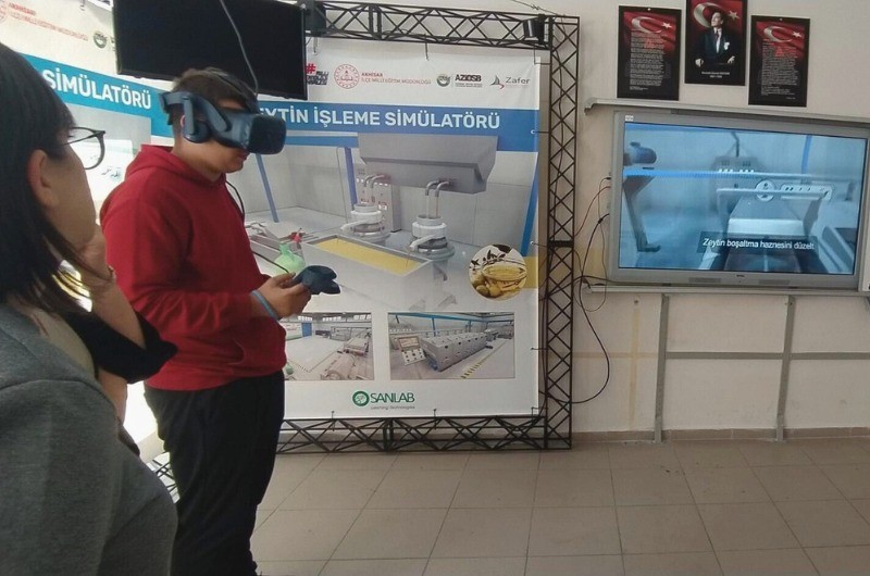 The SİMGE project marks a first in virtual reality education in Akhisar.